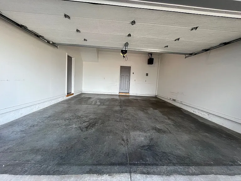 220 E 14th St — Photo 34