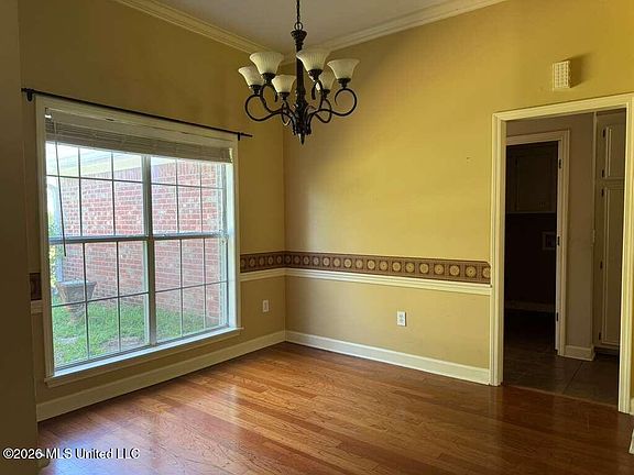 3rd image of 607 Southern Oaks Dr