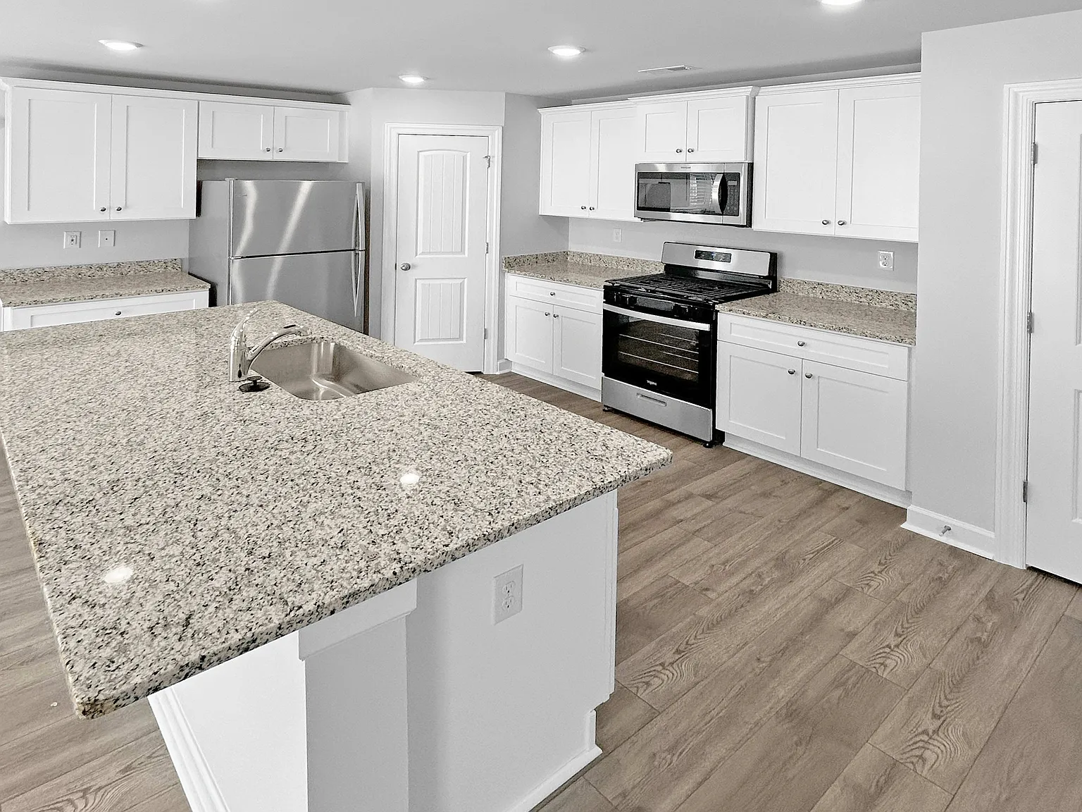 4 bed, 2.5 bath, 1753 sqft, $2,250 — Photo 3