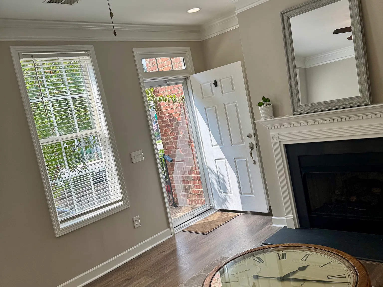 2 bed, 2.5 bath, 1054 sqft, $2,000 — Photo 4