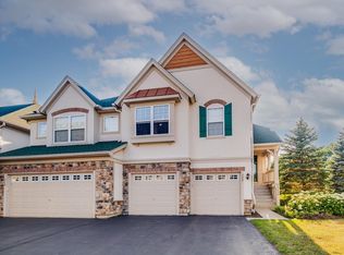 352 Bay Tree Cir, Vernon Hills, IL 60061