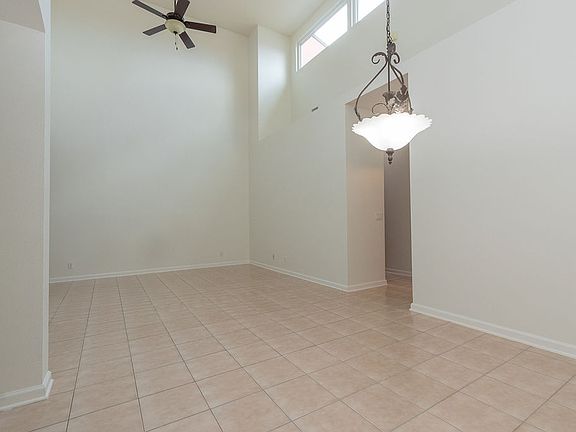 5th image of 808 Carlyle Ln #1