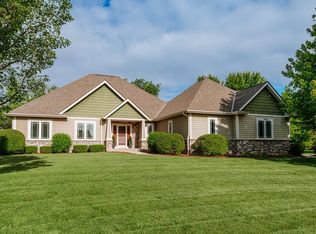W193N5889 Canary Dr, Menomonee Falls, WI 53051