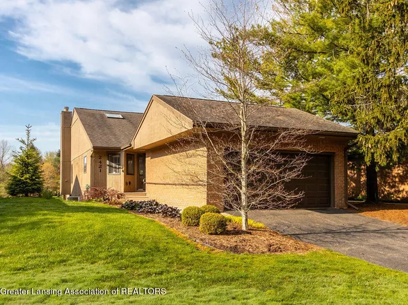 2421 Emerald Lake Dr, East Lansing, MI 48823