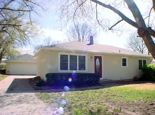 1235 NW Sunset Ln, Topeka, KS 66618