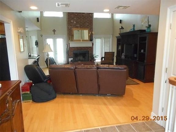 5th image of 235 Riverbend Dr