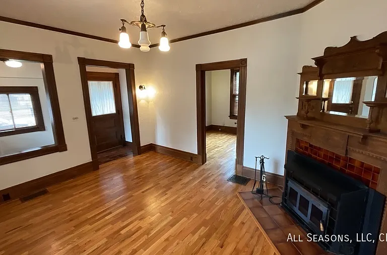 418 E Dale St — Photo 3
