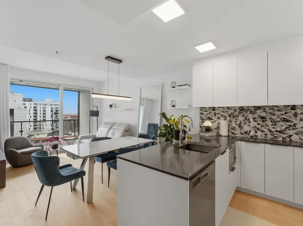 101 Rue Peel #2107, Montreal, QC H3C 0Y1