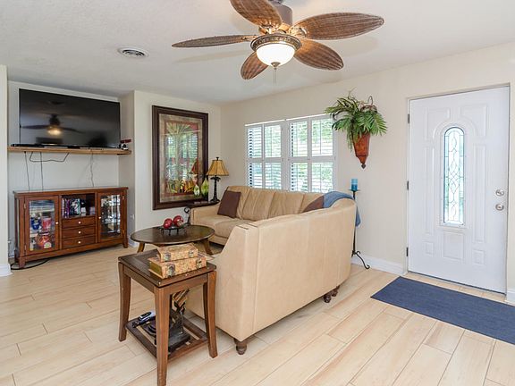 5th image of 236 Coral Dr