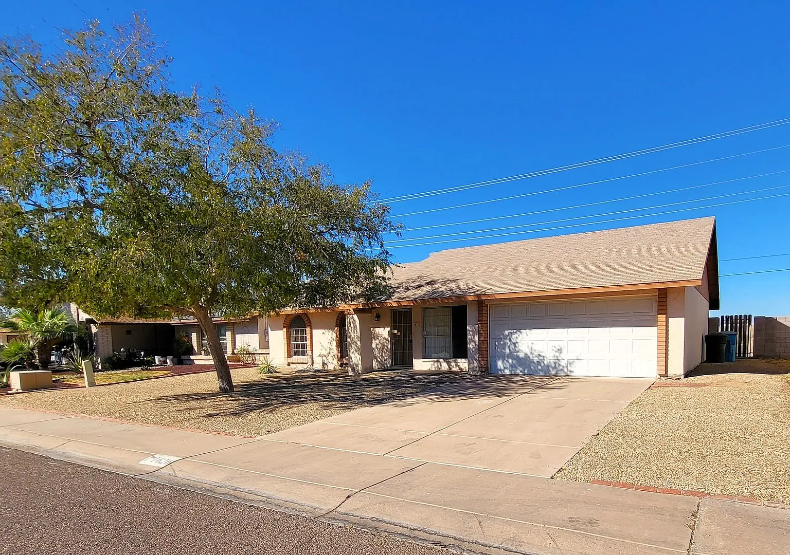 Nice Family Home In North Phoenix! — Photo 1