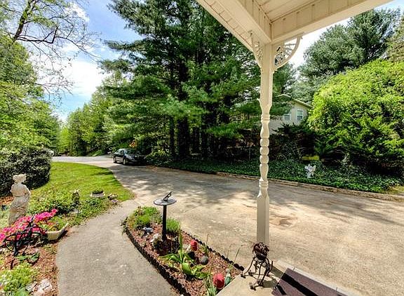 5th image of 208 Pine Berry Cir