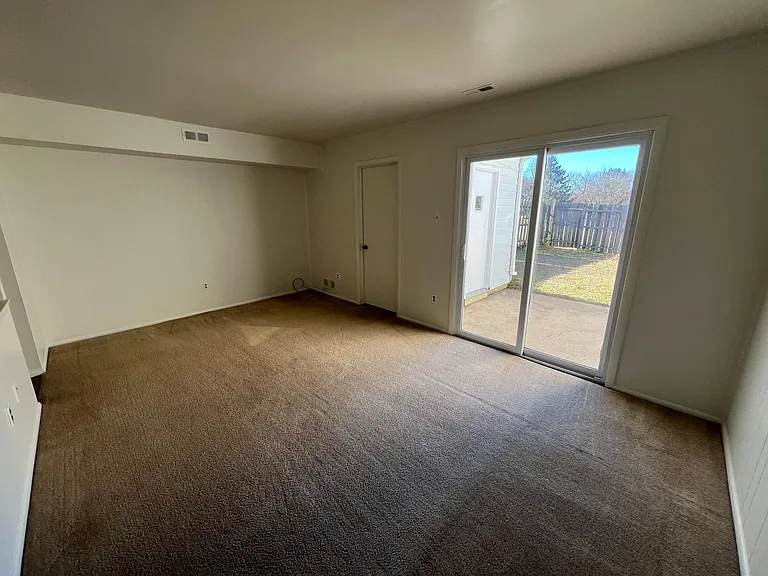 12 Townview Dr — Photo 5