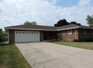 703 Larchmont Dr, Waukesha, WI 53186