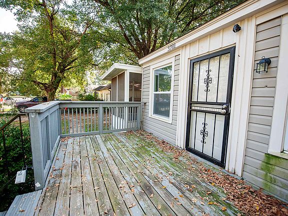 3rd image of 3781 Fairoaks Ave