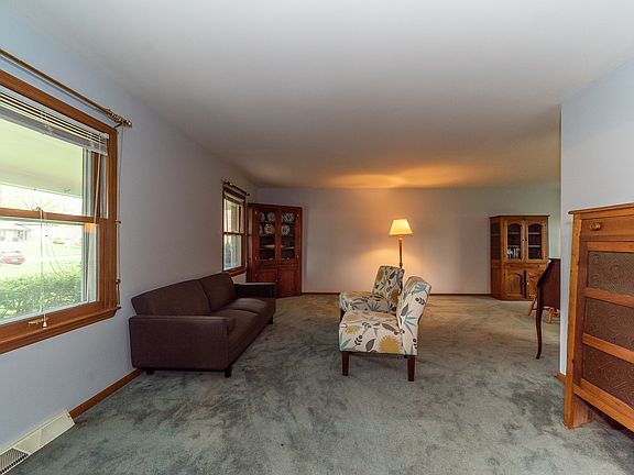 3rd image of 607 Dorset Dr