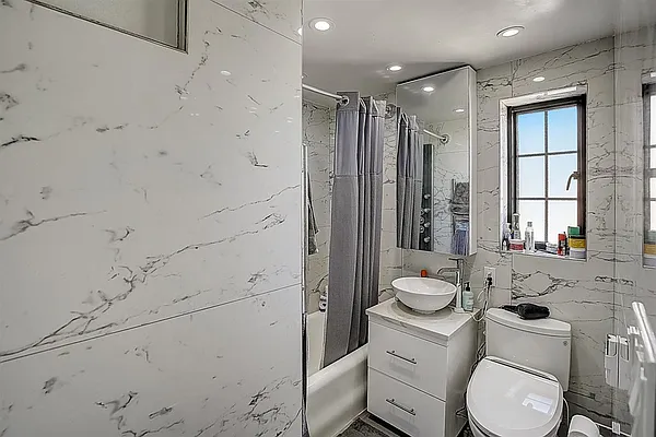 Sold by Redfin Real Estate | media 22