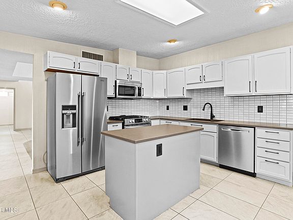 3rd image of 634 Bluff Canyon Cir