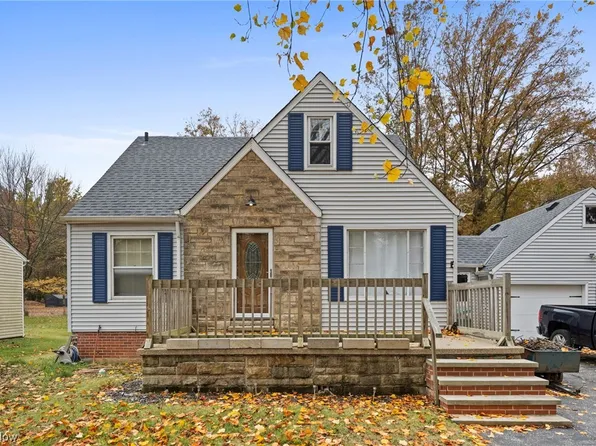 6454 Crossview Rd, Seven Hills, OH 44131