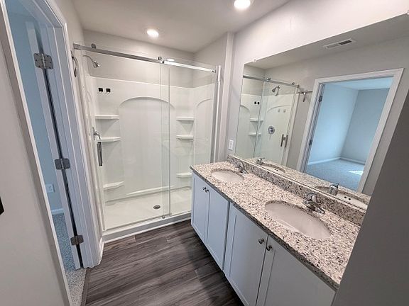 4th image of 255 Maple Run Dr