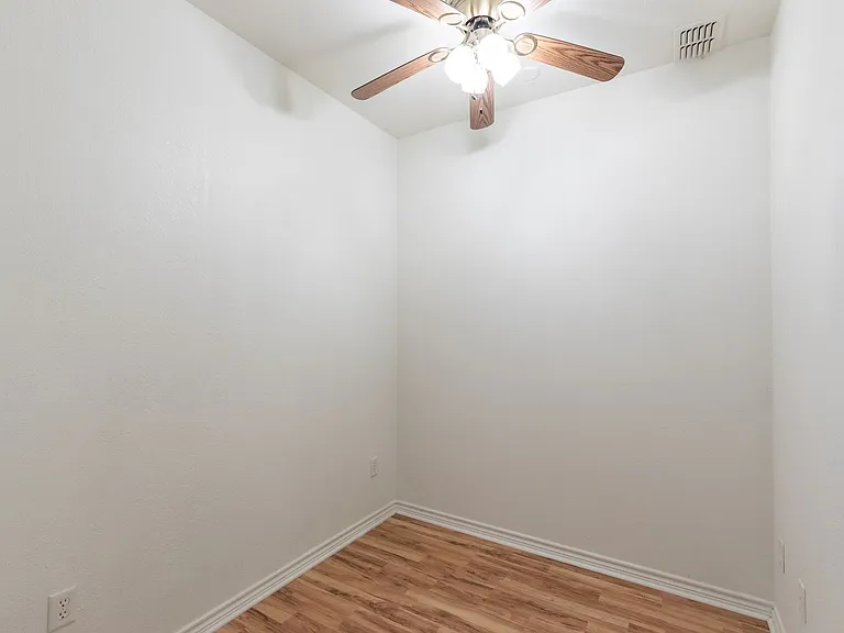 3310 Silver Oaks Dr — Photo 17