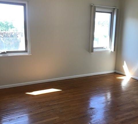 3rd image of 4837 Clybourn Ave #5