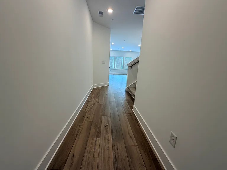 454 Laurelwood Ct — Photo 2