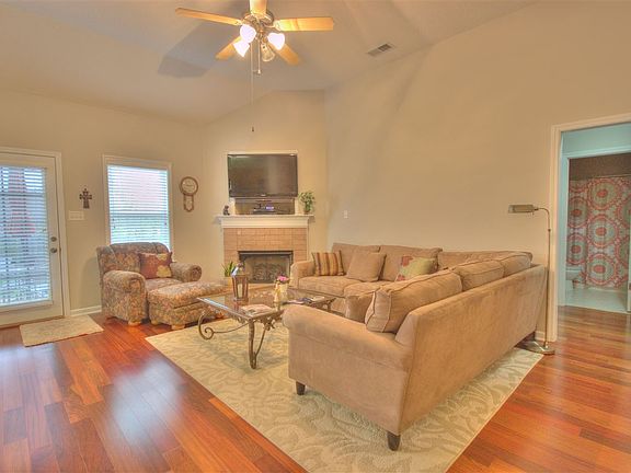 4th image of 8744 Rogers Park Ave