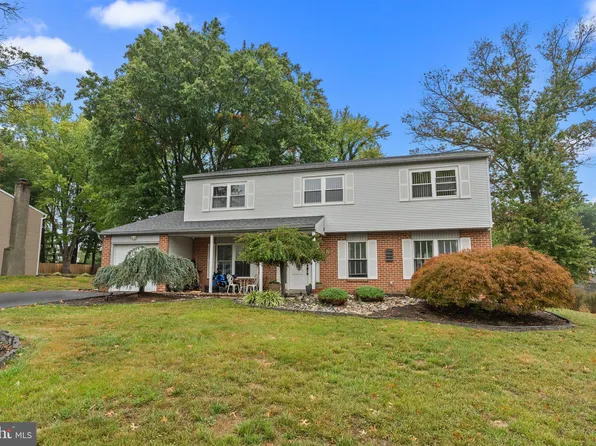 125 Springwood Dr, Southampton, PA 18966