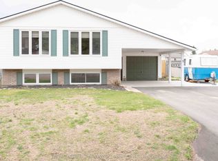 9 Dutch Dr, Petawawa, ON K8H3M2