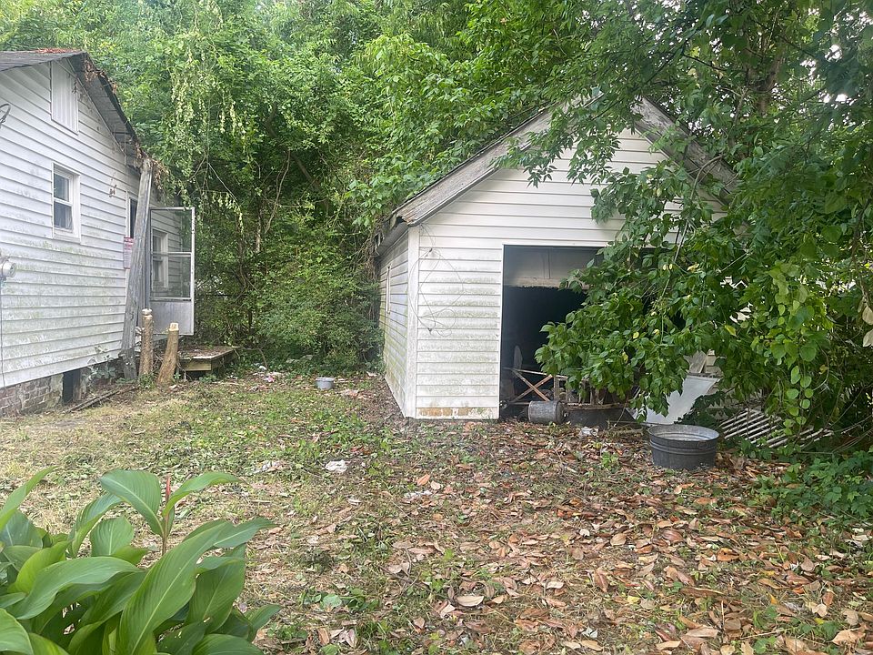 2nd image of 1804 E 35th St