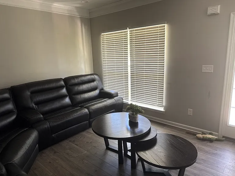 10906 Thiel Ct — Photo 2
