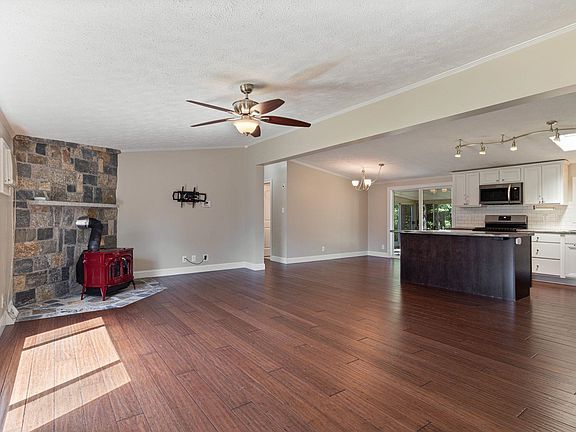 4th image of 50 Pine Avenue