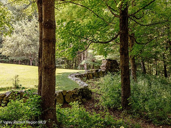 3rd image of 310 Pine Ridge Lane