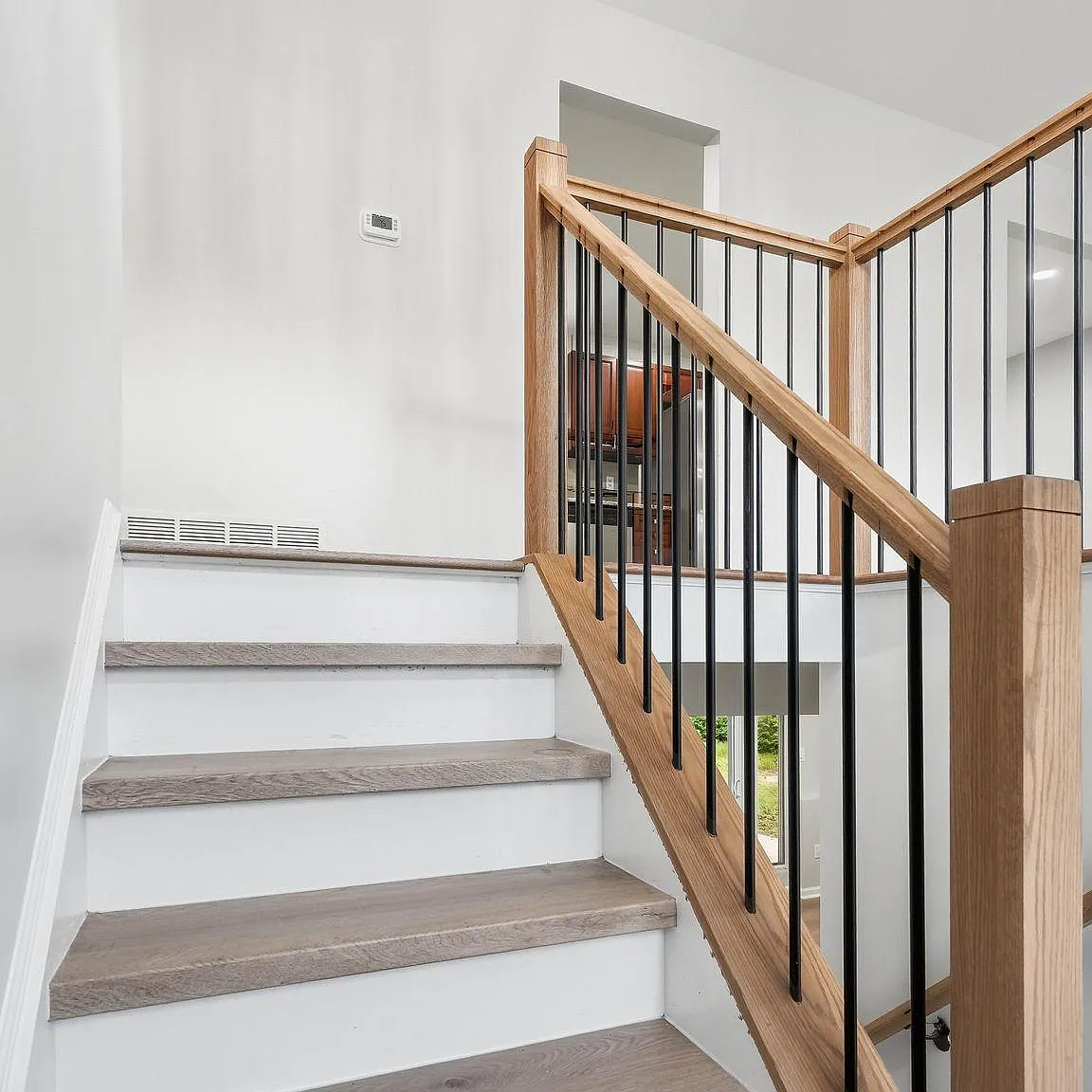 4 bed, 2.0 bath, 1656 sqft, $3,000 — Photo 4