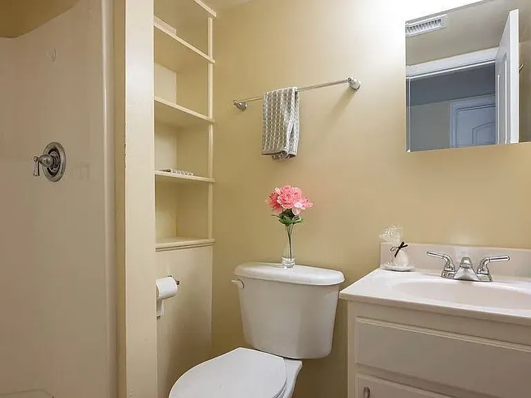 1223 Villa Ln #G — Photo 2