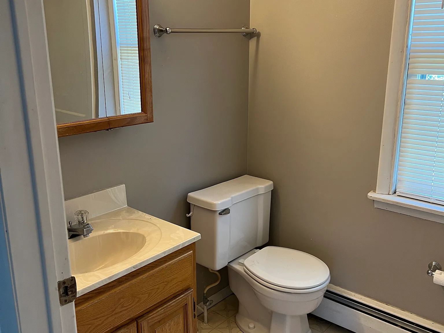 2 bed, 1.5 bath, 2000 sqft, $1,900 — Photo 4