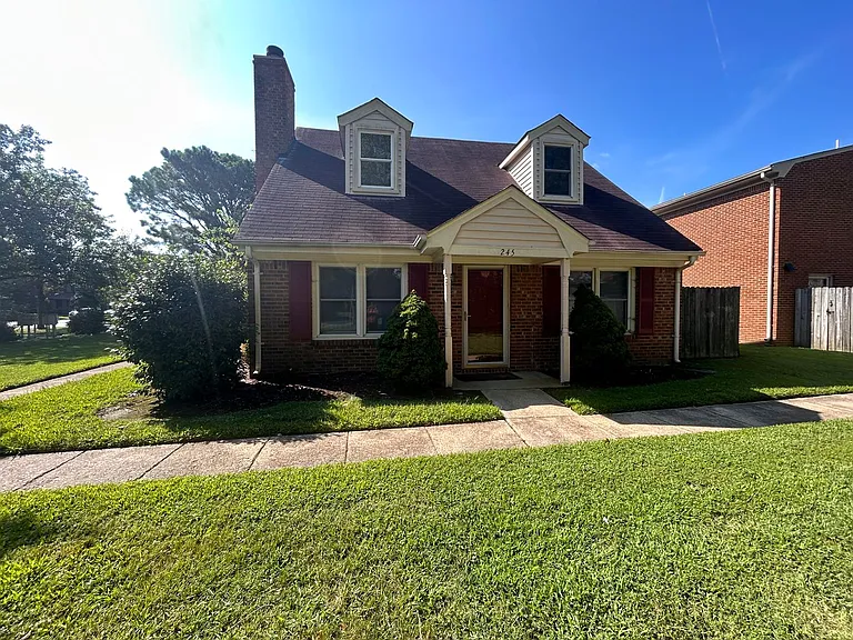 245 Loch Cir — Photo 1