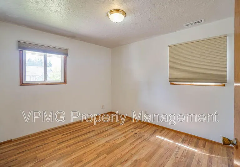 705 NE 94th Ave — Photo 25