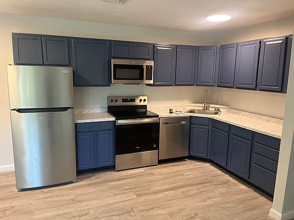 2nd image of 33 Basin Rd Suite 2