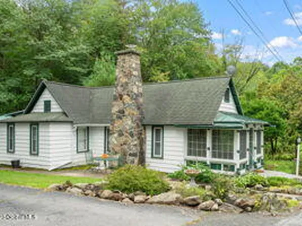 28 Andrew Avenue, Round Lake, NY 12151