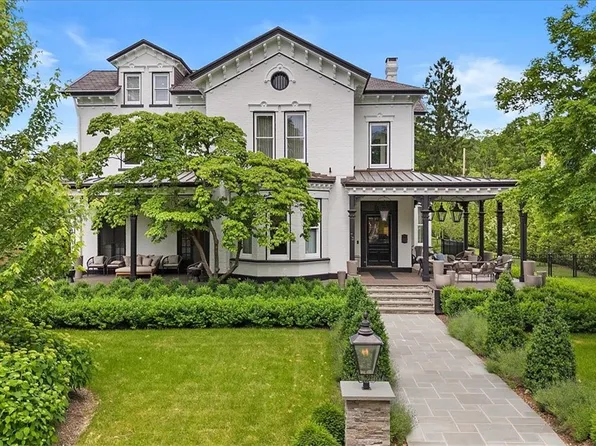 73 Thorn St, Sewickley, PA 15143