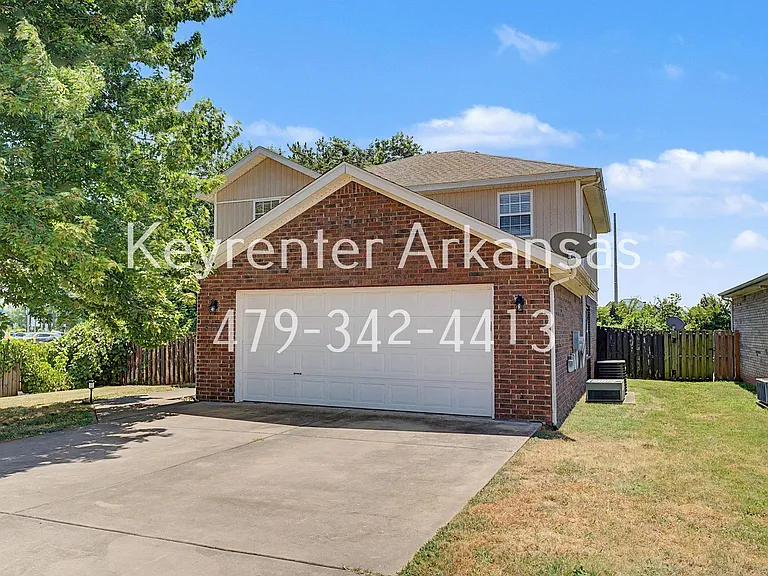 3705 SW Hansom Loop — Photo 2