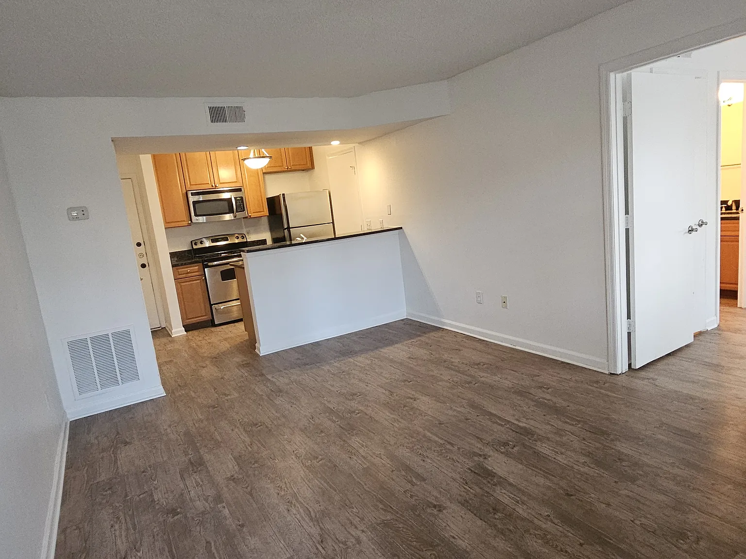 1 bed, 500 sqft, $1,350 — Photo 4