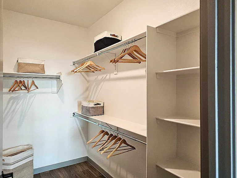 Alanna Walk-In Closet