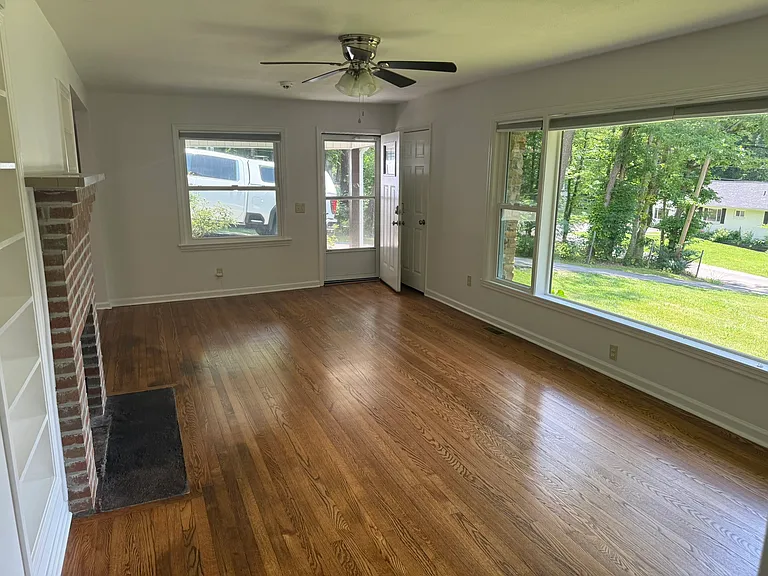 319 Beechwood Dr — Photo 4