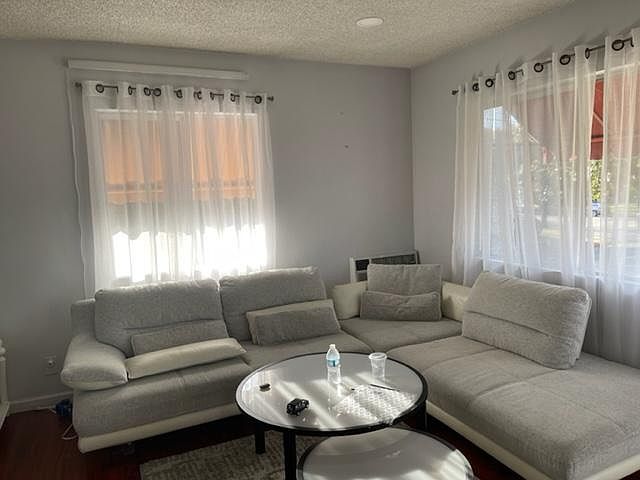 2nd image of 608 S Columbus Ave APT 2