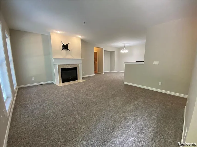215 S Village Way — Photo 8