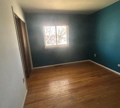 3rd image of 307 Oriole Rd