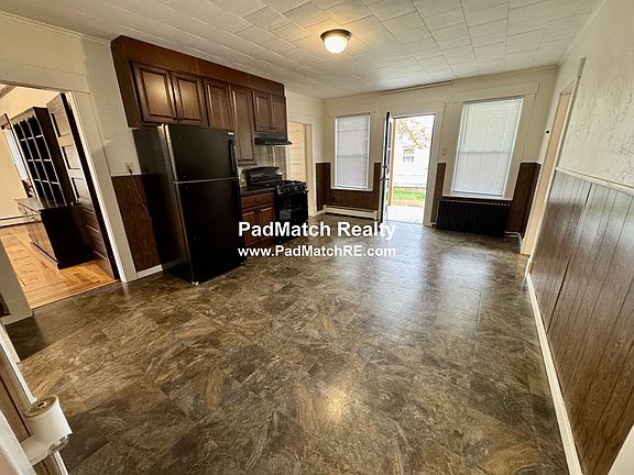 4th image of 219 Charlton St #1