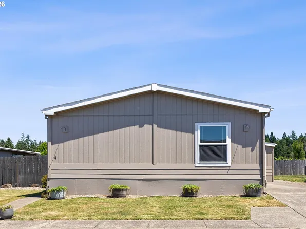 1000 S McKern Ct #13, Newberg, OR 97132